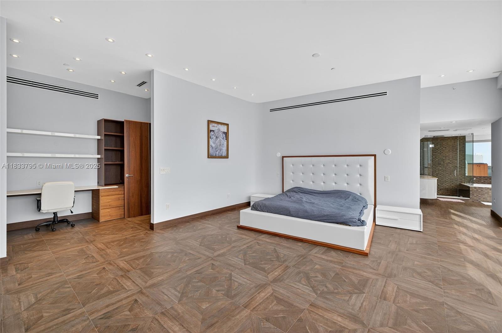 TRUMP ROYALE CONDO - Residential