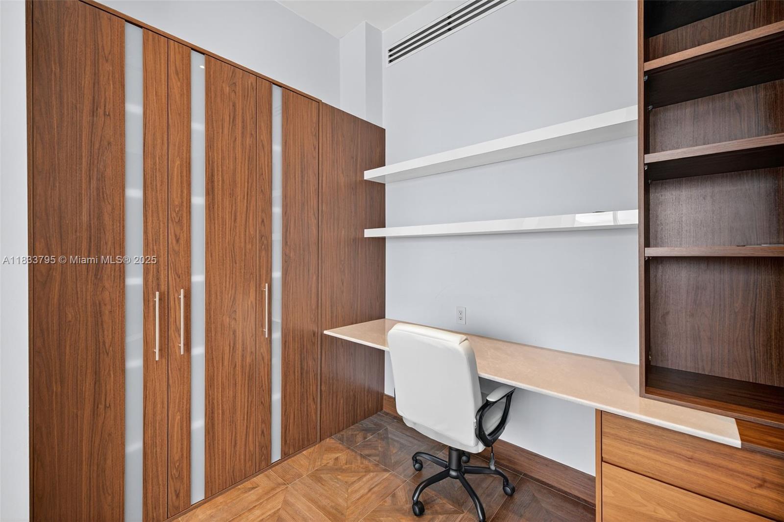 TRUMP ROYALE CONDO - Residential