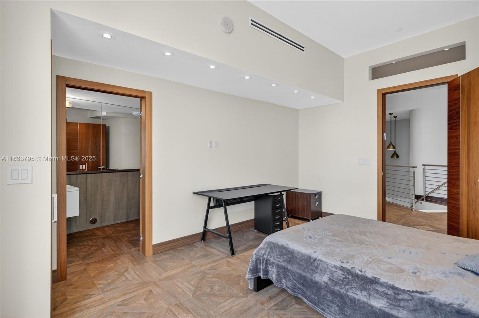 TRUMP ROYALE CONDO - Residential