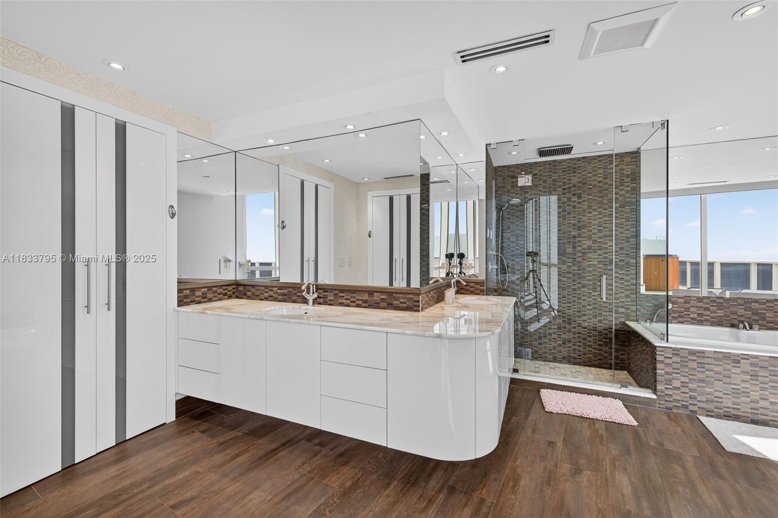 TRUMP ROYALE CONDO - Residential