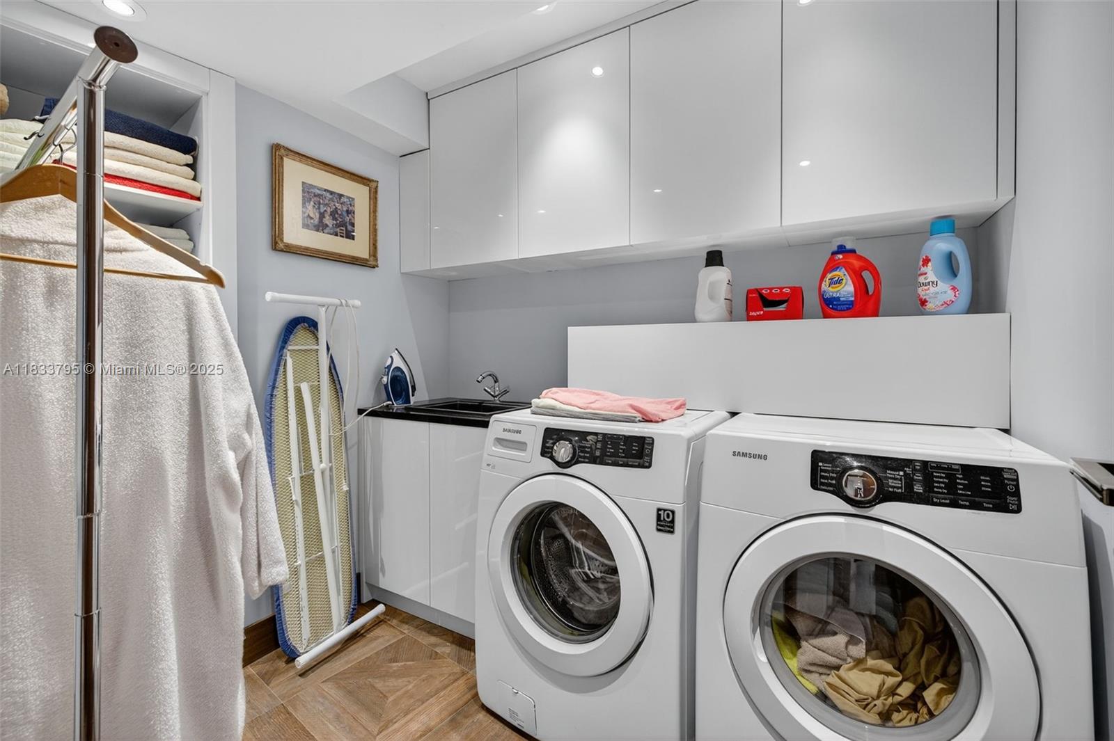 TRUMP ROYALE CONDO - Residential