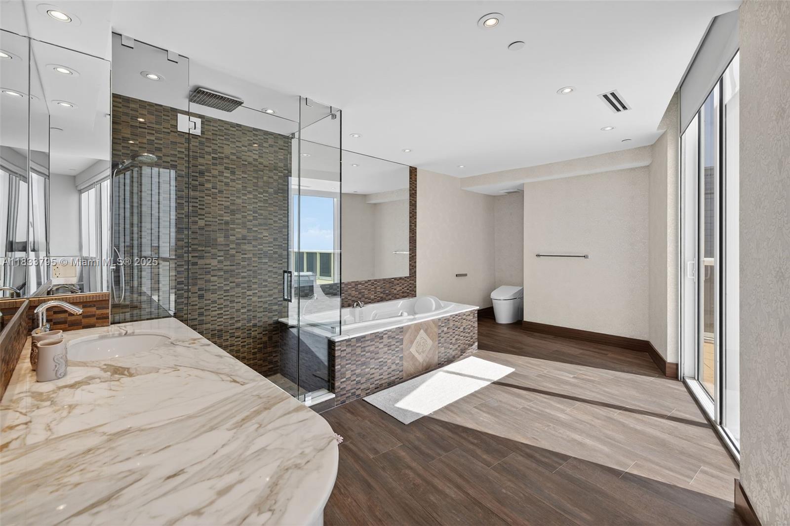 TRUMP ROYALE CONDO - Residential