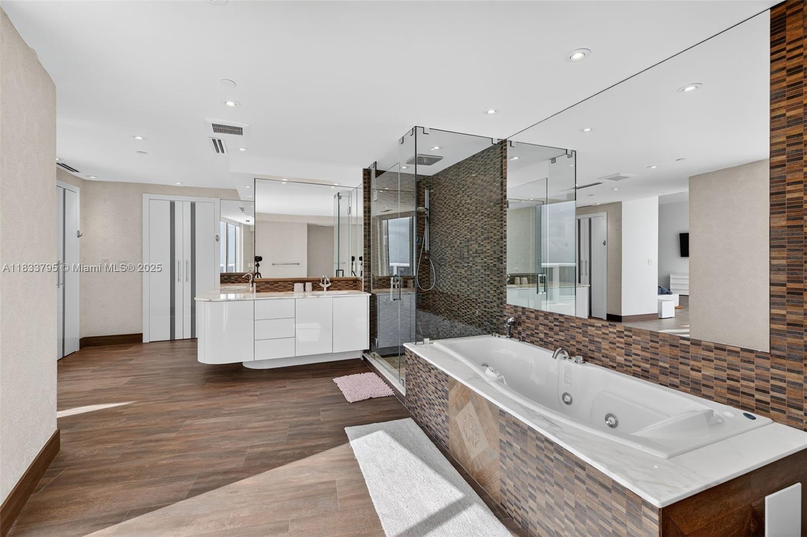 TRUMP ROYALE CONDO - Residential