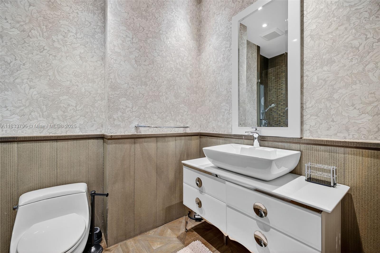 TRUMP ROYALE CONDO - Residential