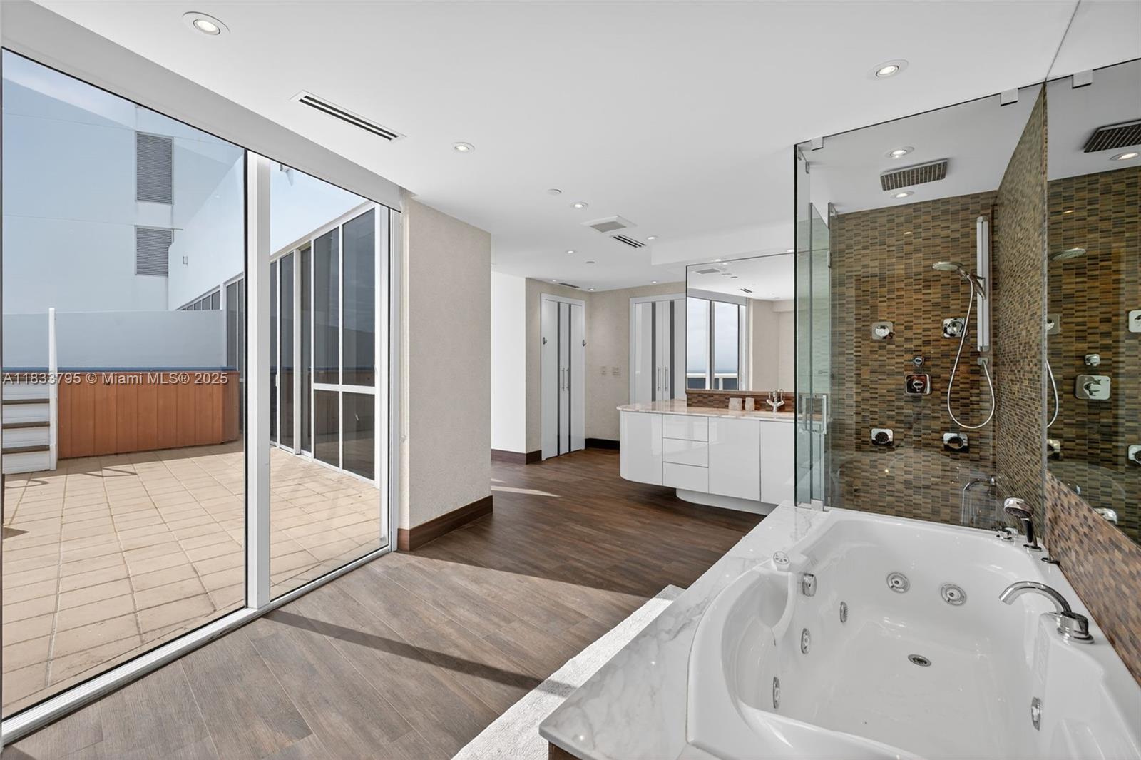 TRUMP ROYALE CONDO - Residential