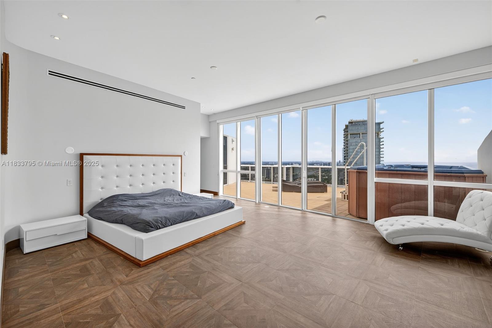 TRUMP ROYALE CONDO - Residential