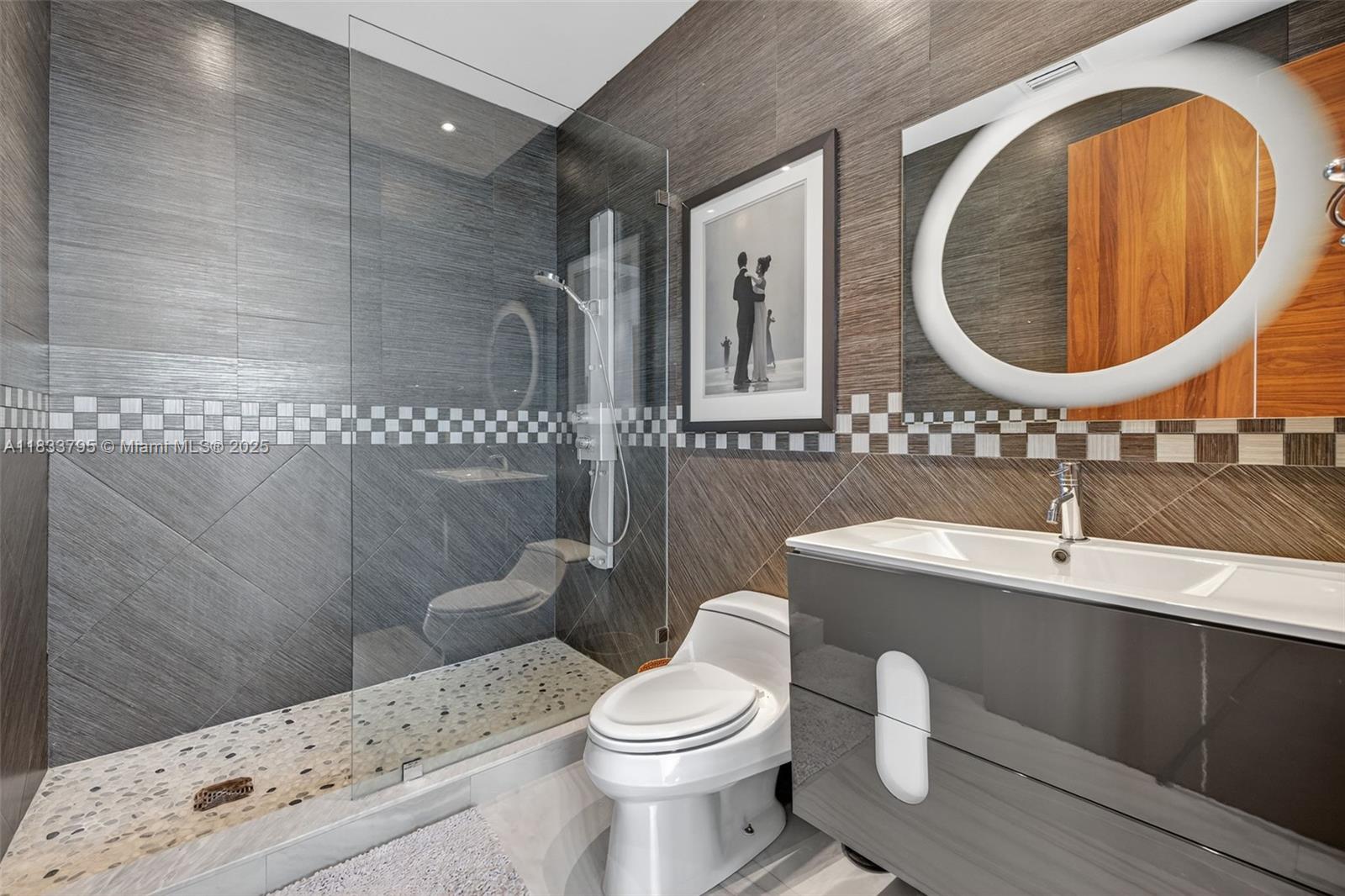 TRUMP ROYALE CONDO - Residential