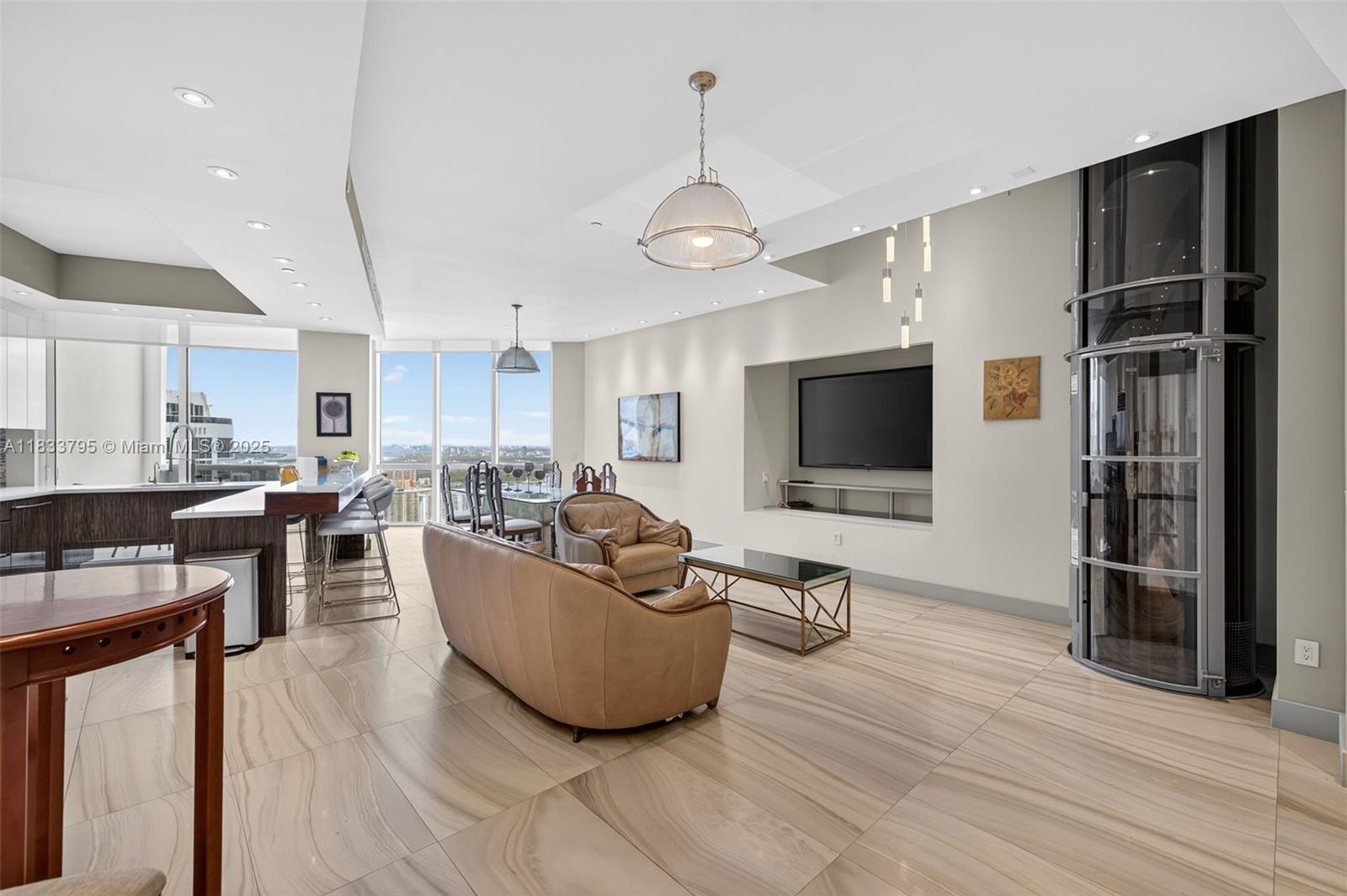 TRUMP ROYALE CONDO - Residential