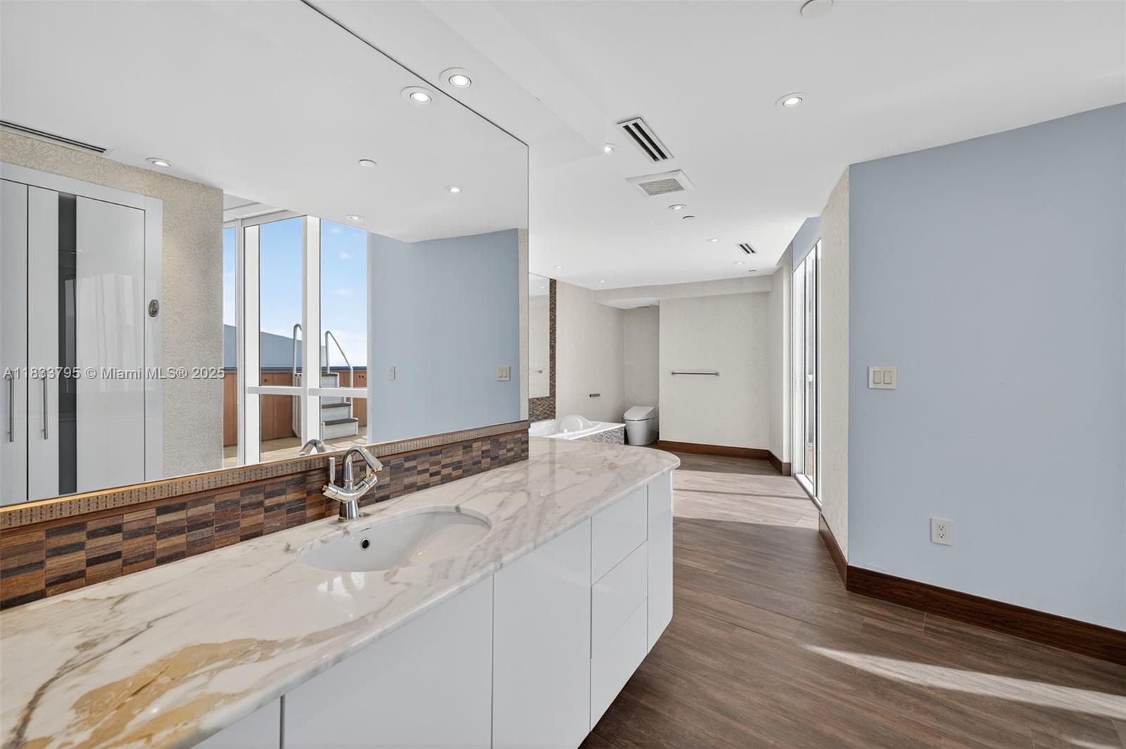 TRUMP ROYALE CONDO - Residential