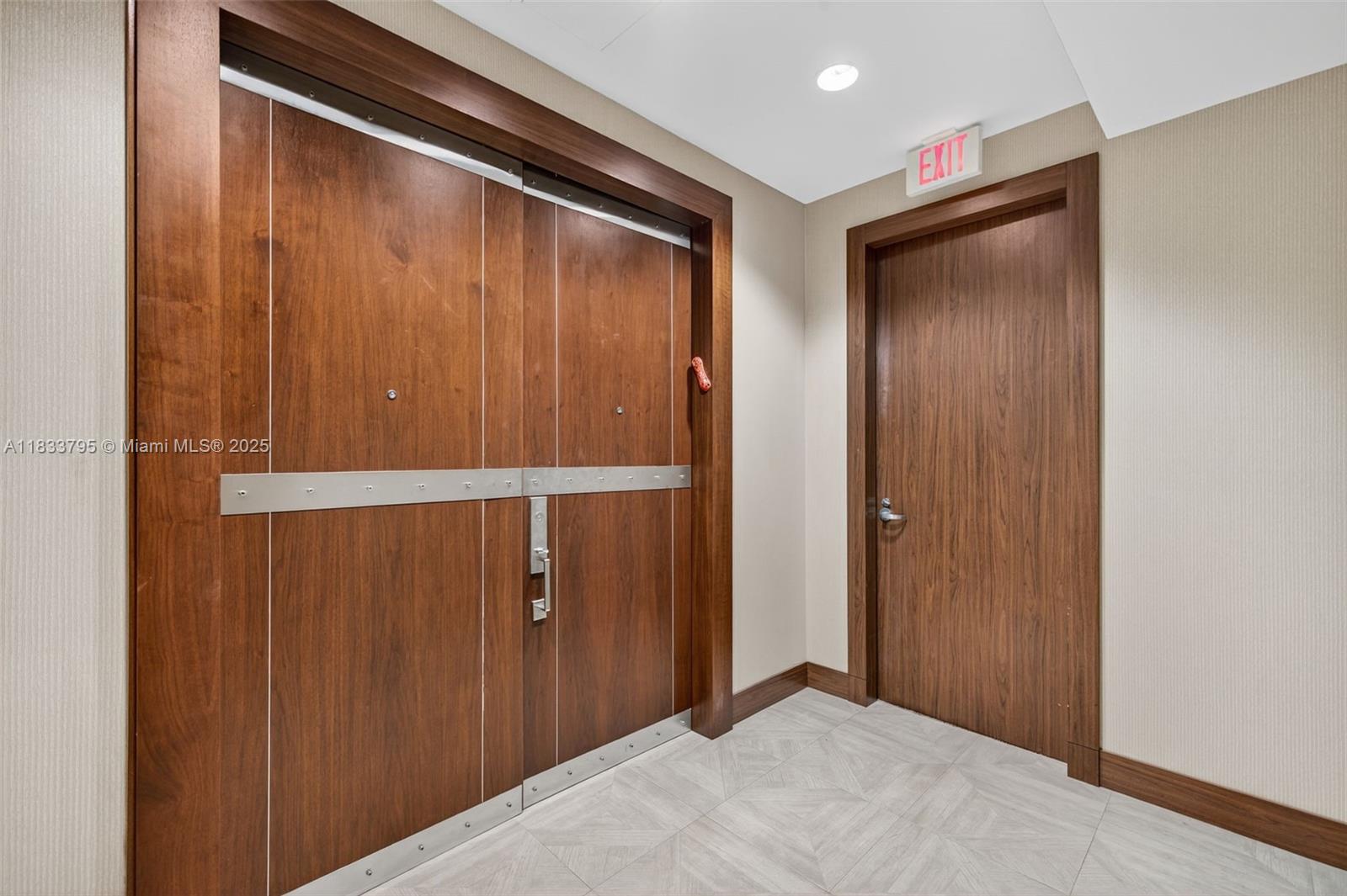 TRUMP ROYALE CONDO - Residential