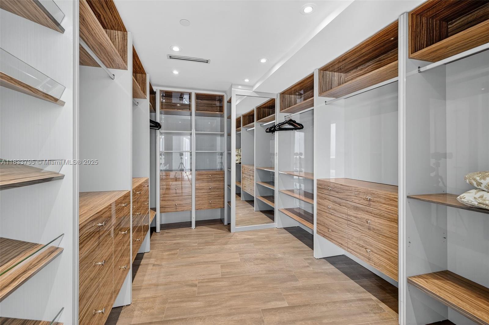 TRUMP ROYALE CONDO - Residential