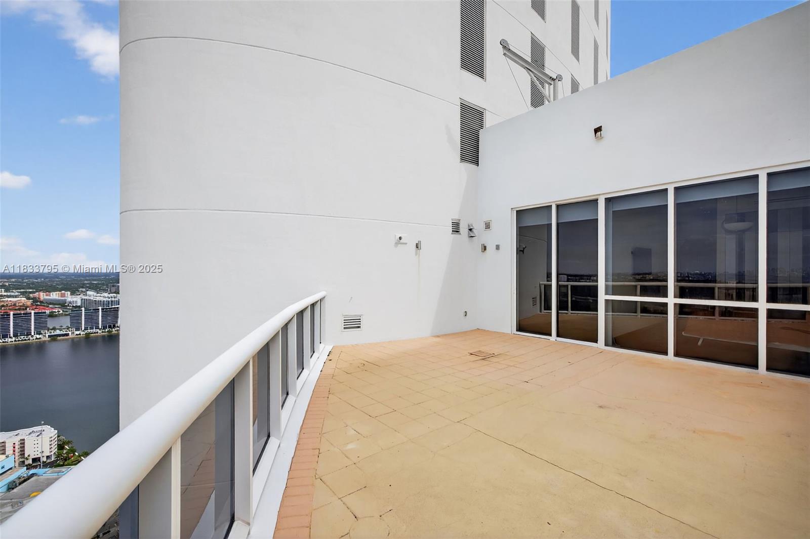 TRUMP ROYALE CONDO - Residential