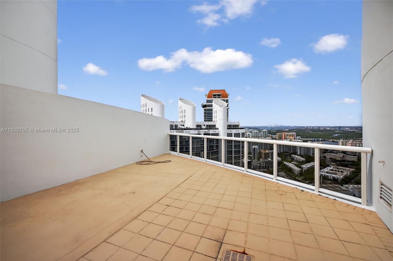 TRUMP ROYALE CONDO - Residential