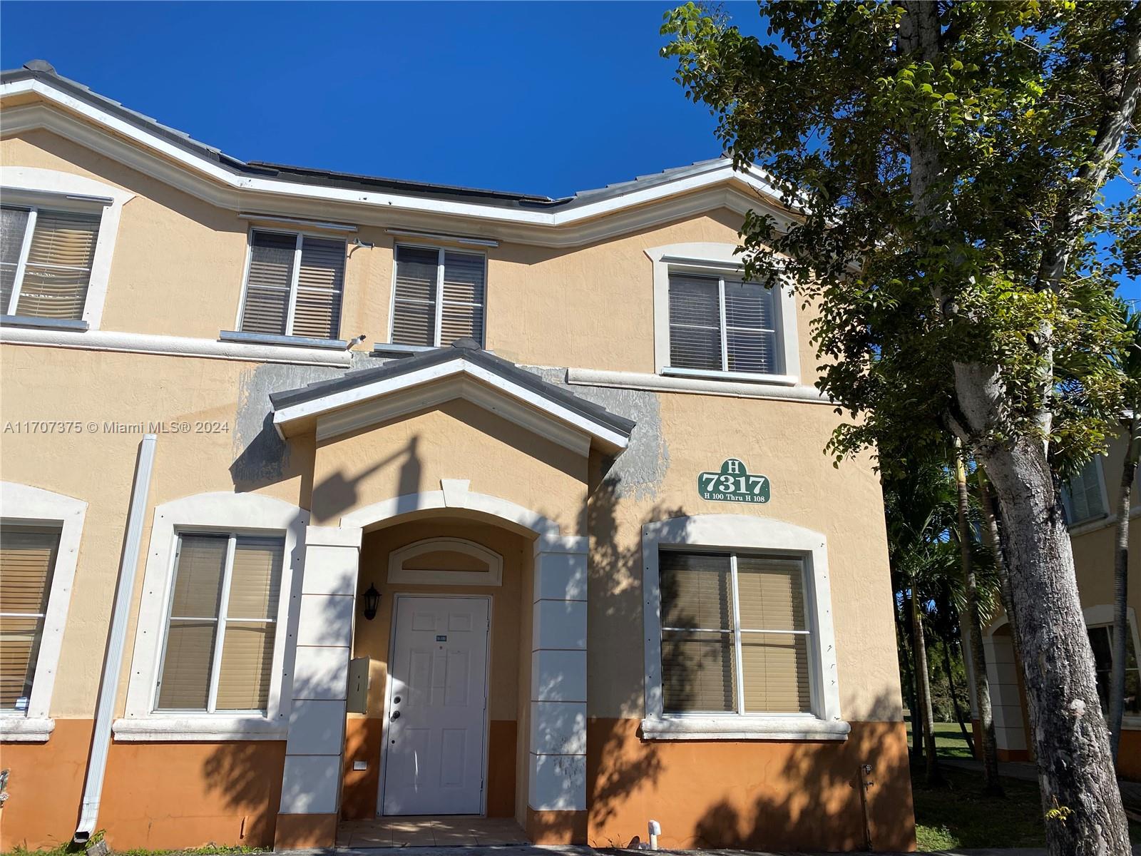 7317 Nw 174th Ter 100, Hialeah, Miami-Dade County, Florida - 4 Bedrooms  
3 Bathrooms - 