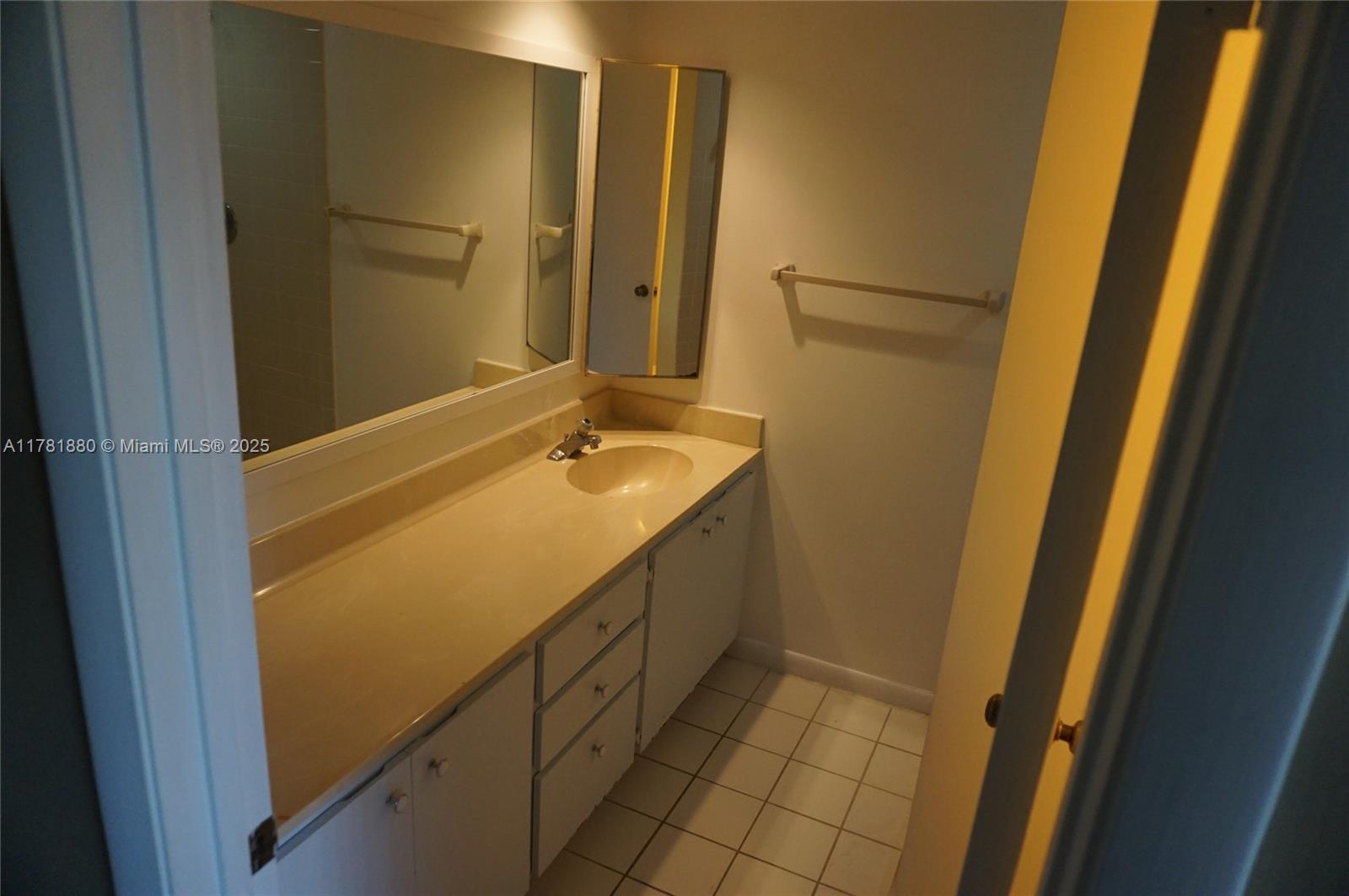 VILLAGE OF SANDALWOOD LAK - Residential Lease