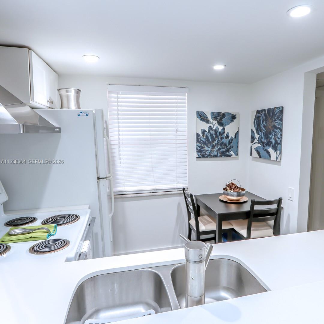 LIME BAY CONDOMINIUM 6 - Residential