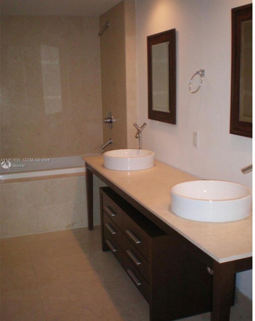 465 BRICKELL AVE 1106