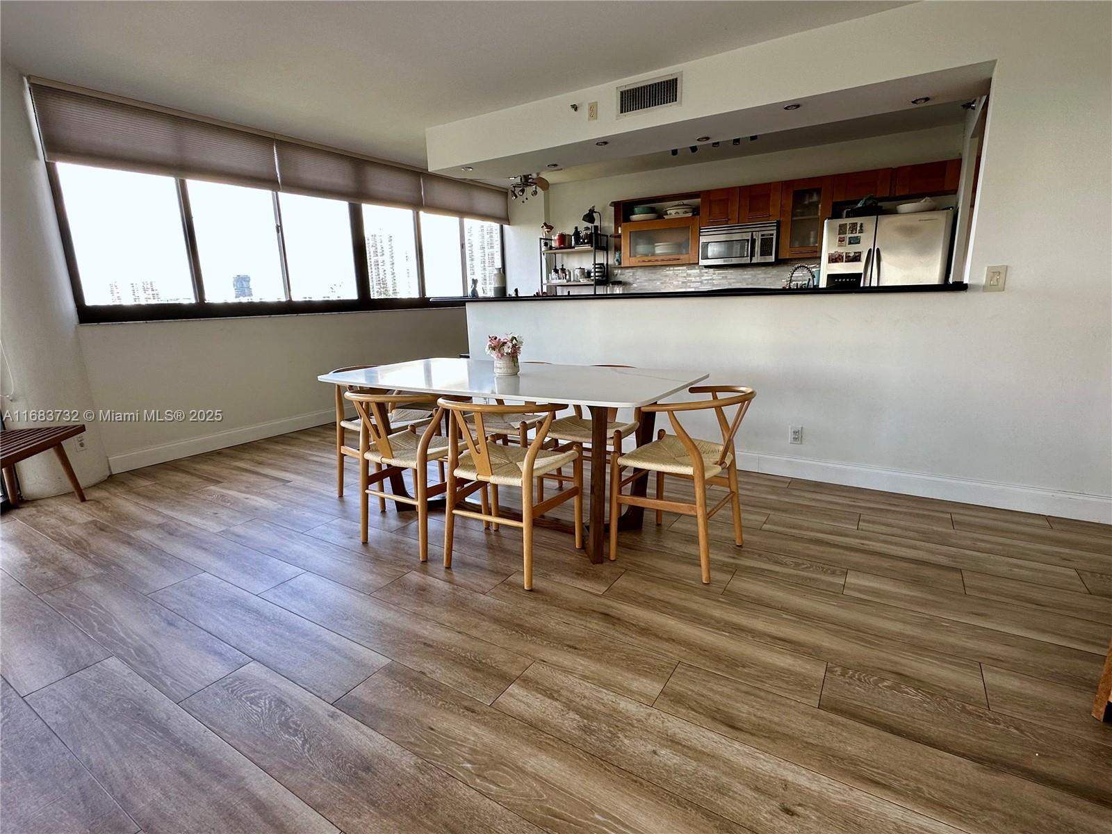 THE LANDMARK CONDO - Residential