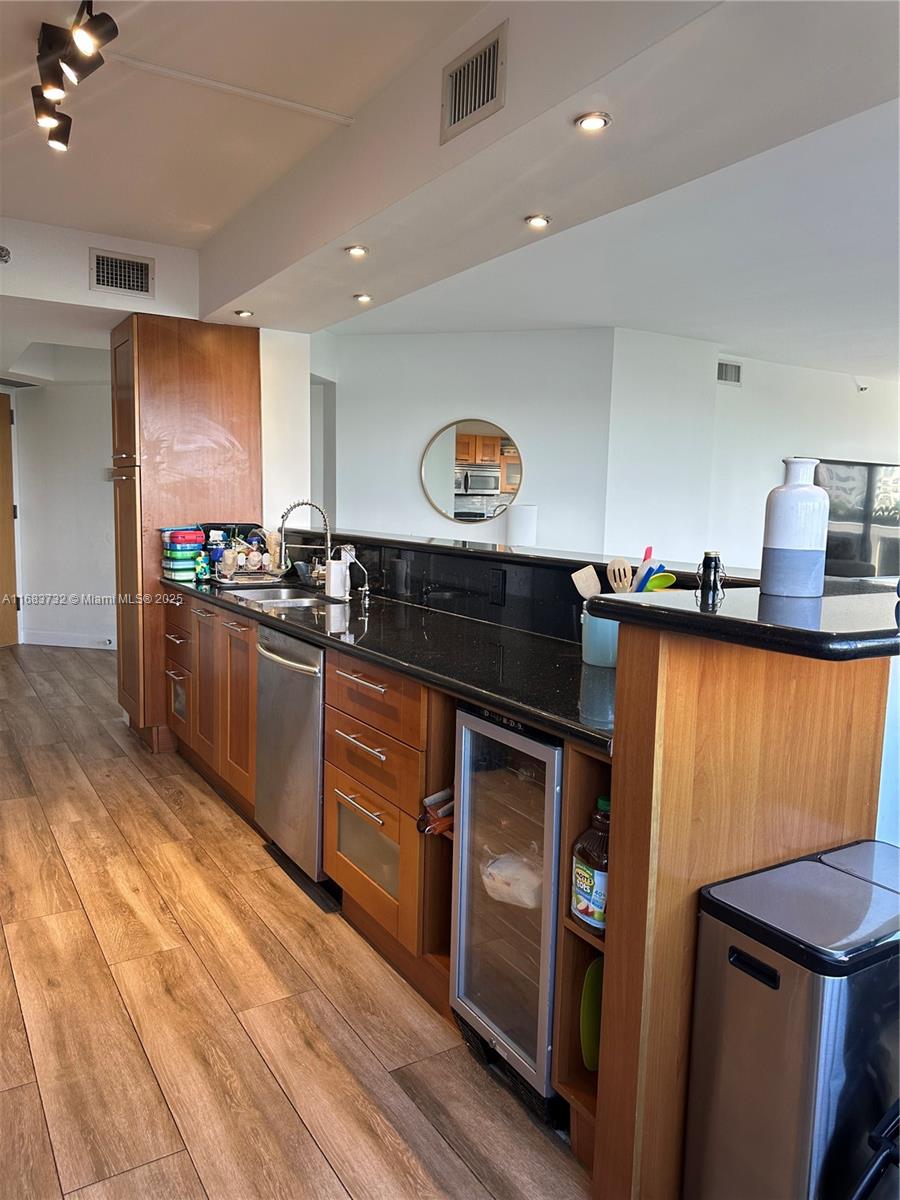 THE LANDMARK CONDO - Residential