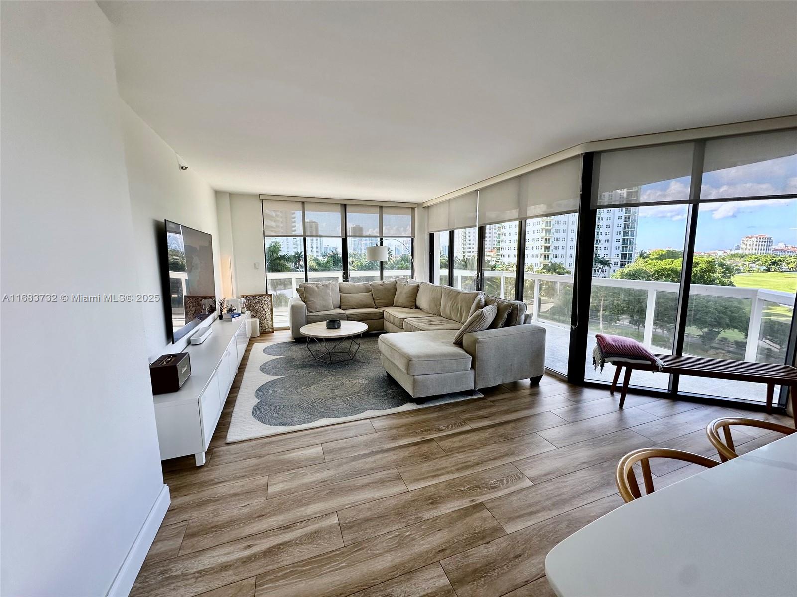 THE LANDMARK CONDO - Residential