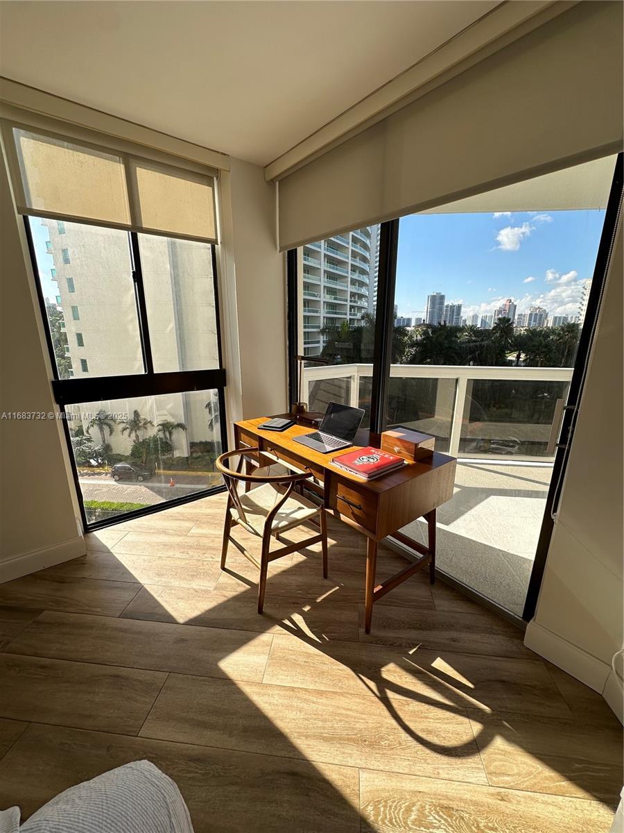 THE LANDMARK CONDO - Residential