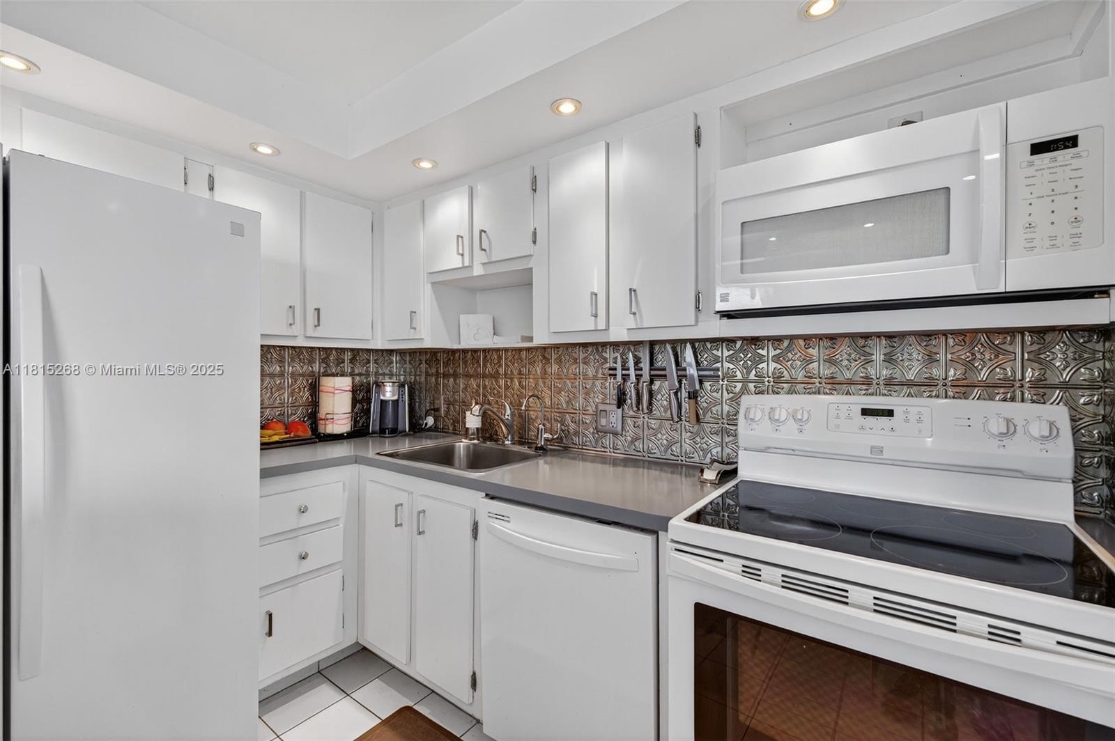 AVENTURA ELDORADO CONDO - Residential