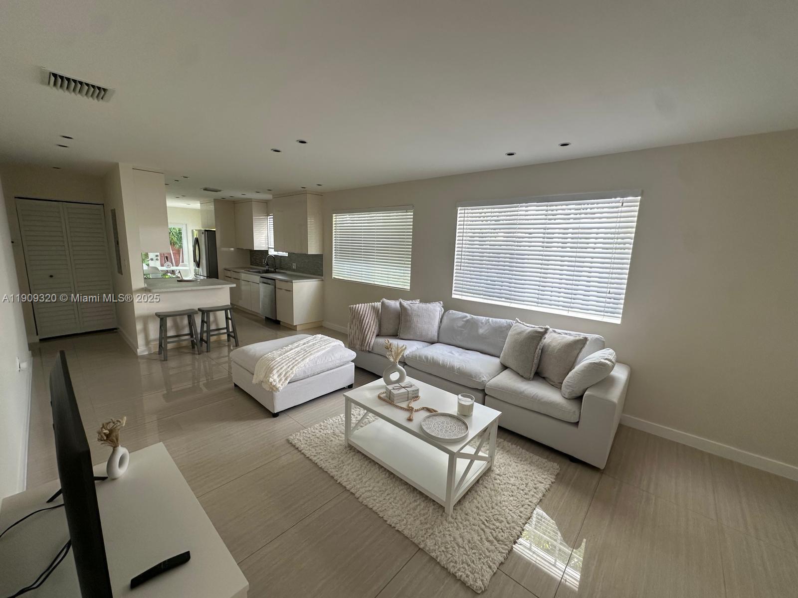 ALTOS DEL MAR NO 6 - Residential Lease