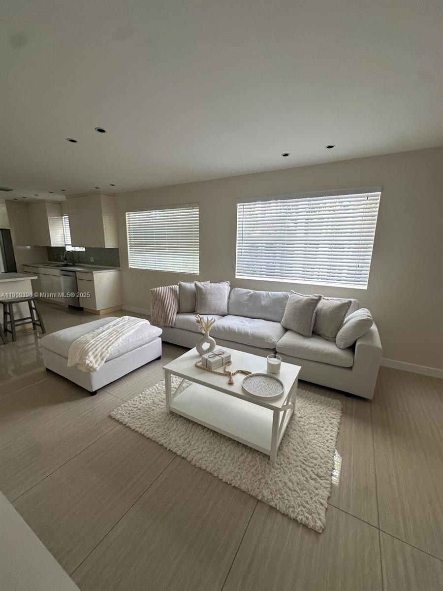 ALTOS DEL MAR NO 6 - Residential Lease