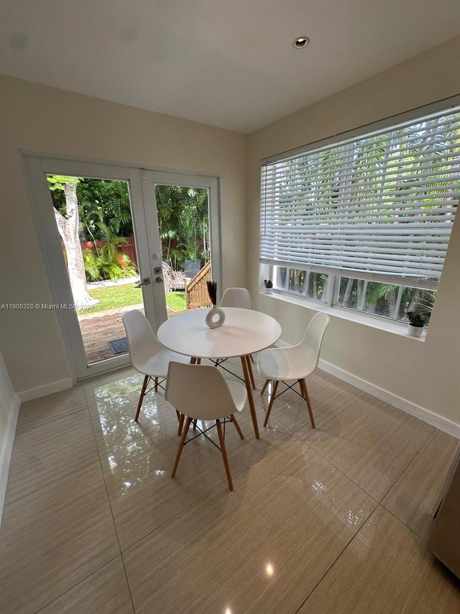 ALTOS DEL MAR NO 6 - Residential Lease