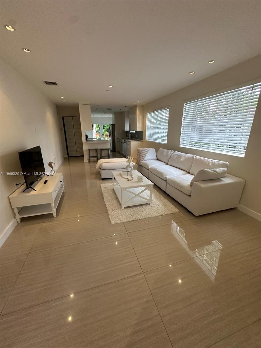 ALTOS DEL MAR NO 6 - Residential Lease