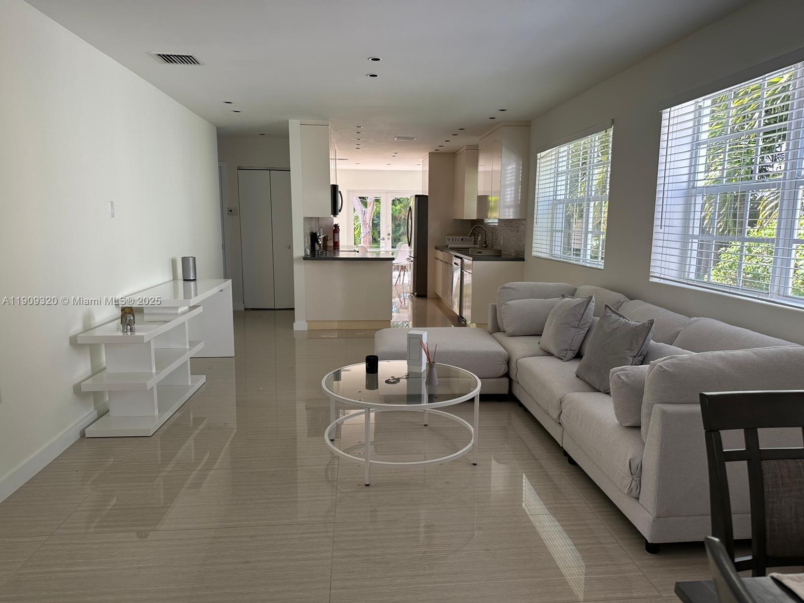 ALTOS DEL MAR NO 6 - Residential Lease