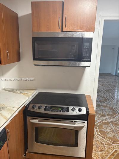 Spacious 2/2-unit condo located in one of the nicest buildings in the community. Huge balcony, walking closet, nice pool to relax.