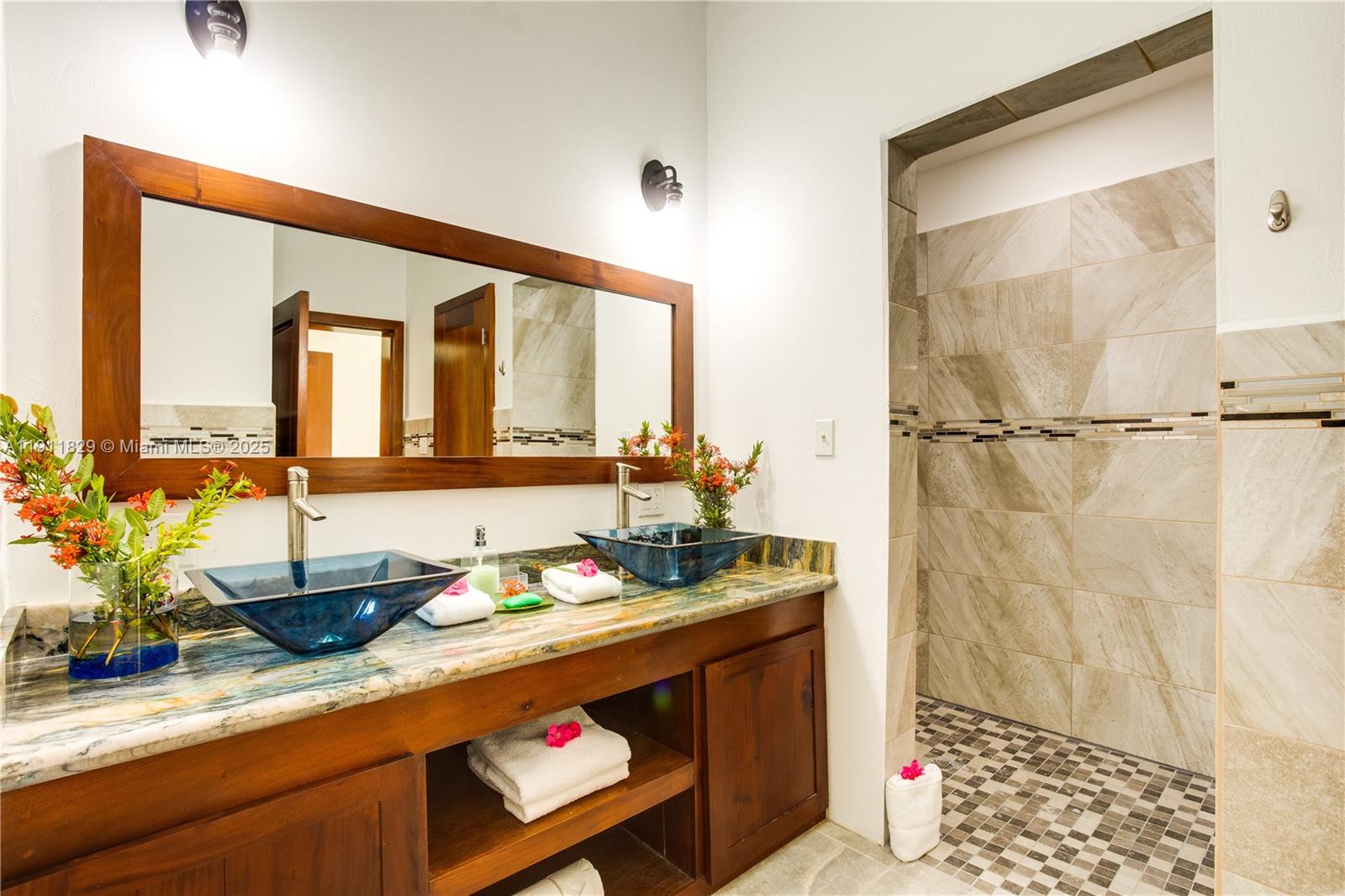 West Ambergris Caye - Land