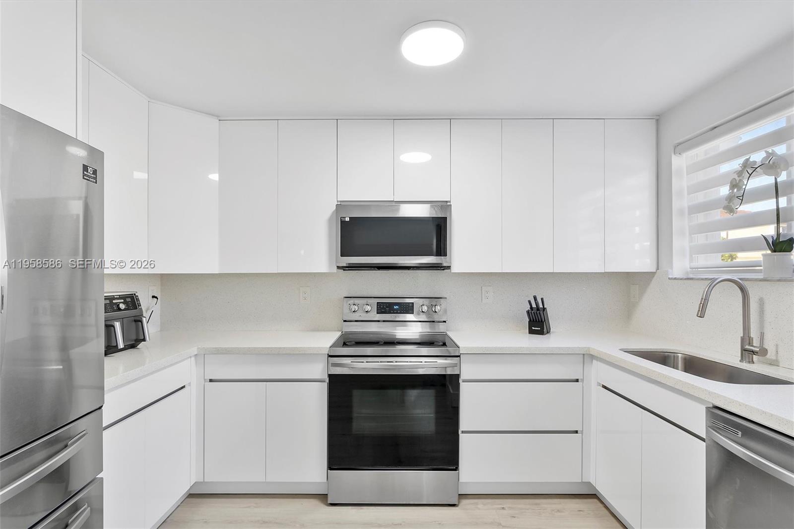 VILLAS AT BRISTOL PARK CO - Residential Lease