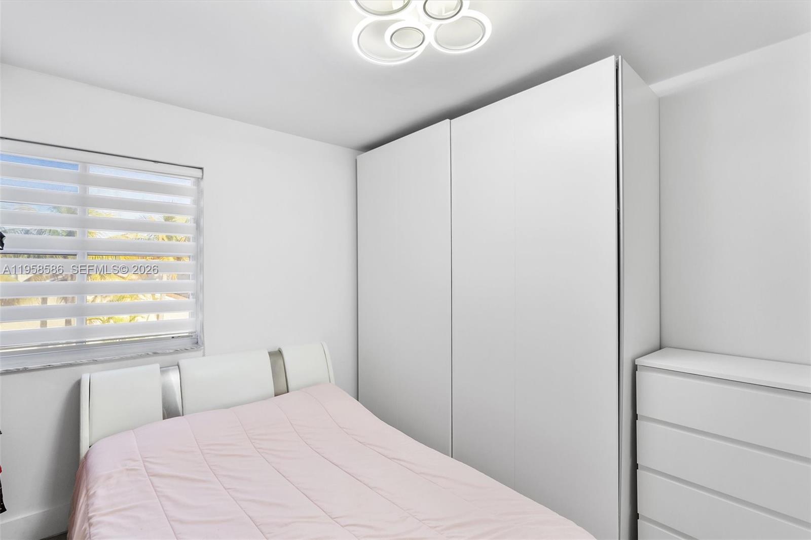 VILLAS AT BRISTOL PARK CO - Residential Lease