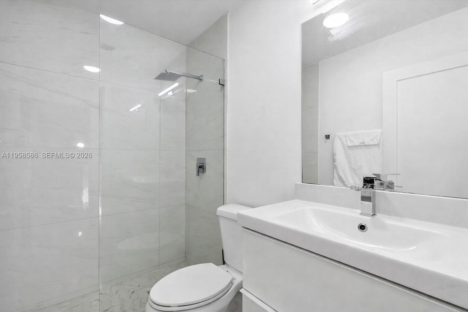 VILLAS AT BRISTOL PARK CO - Residential Lease