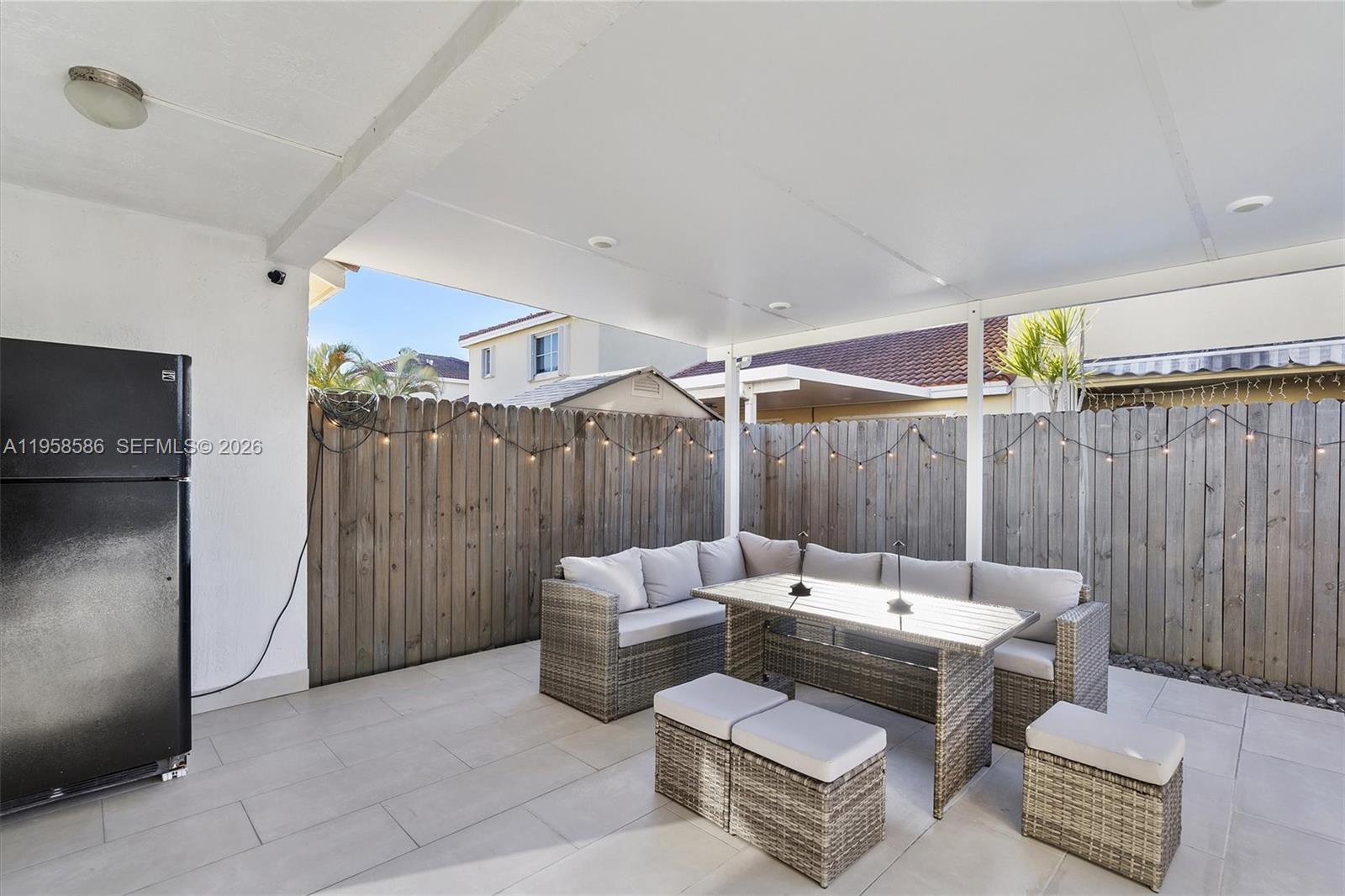 VILLAS AT BRISTOL PARK CO - Residential Lease