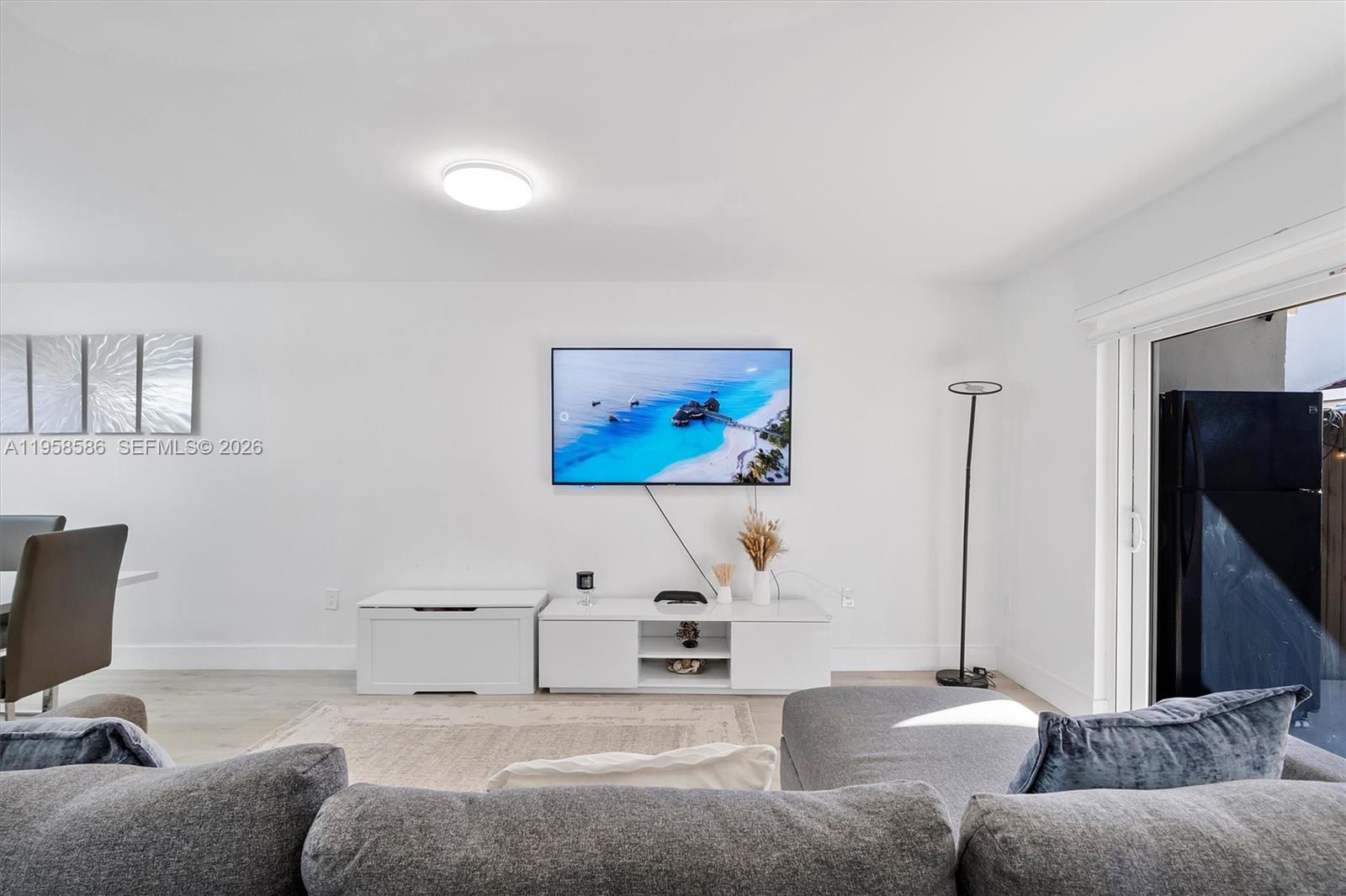 VILLAS AT BRISTOL PARK CO - Residential Lease