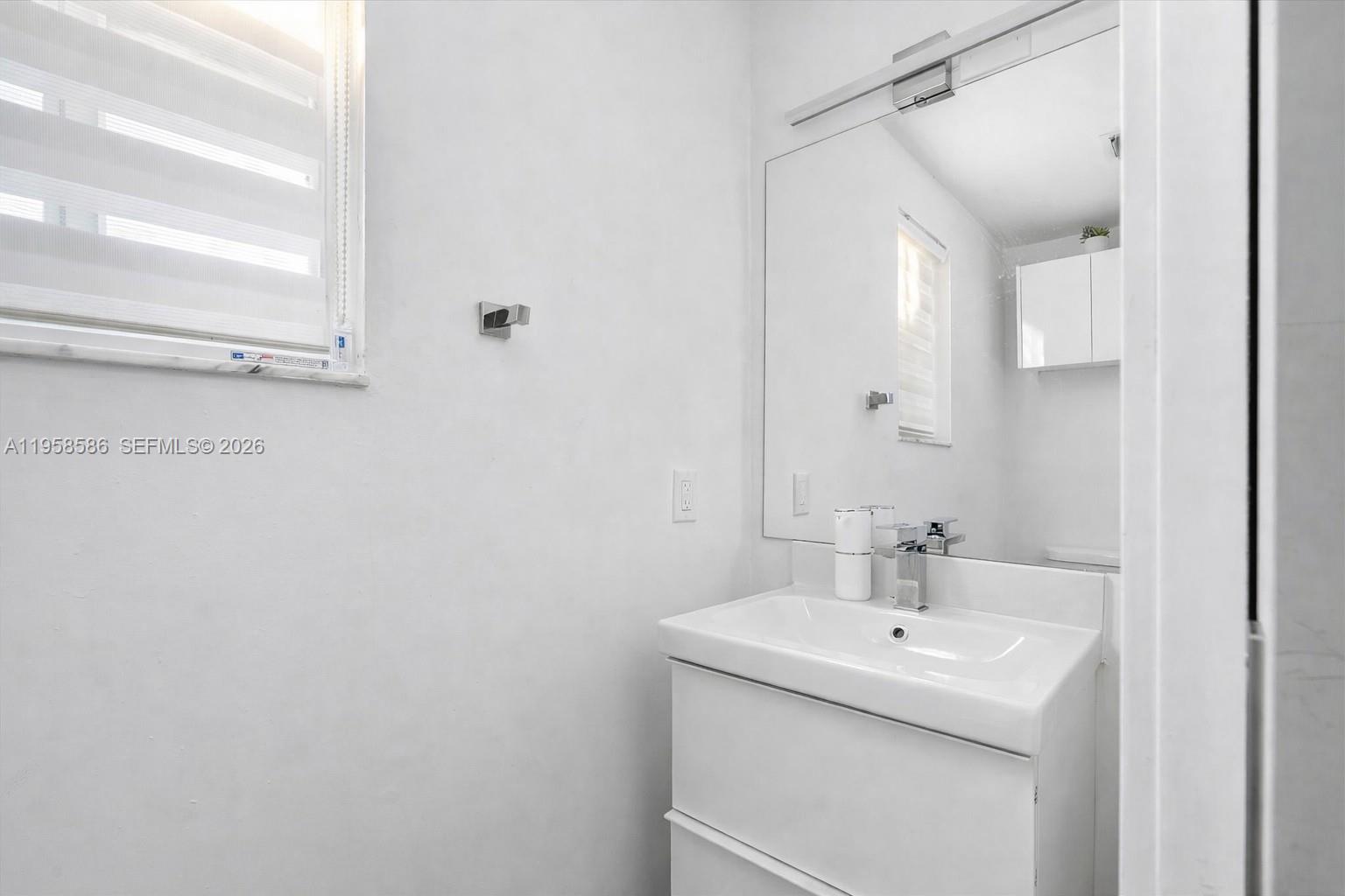 VILLAS AT BRISTOL PARK CO - Residential Lease