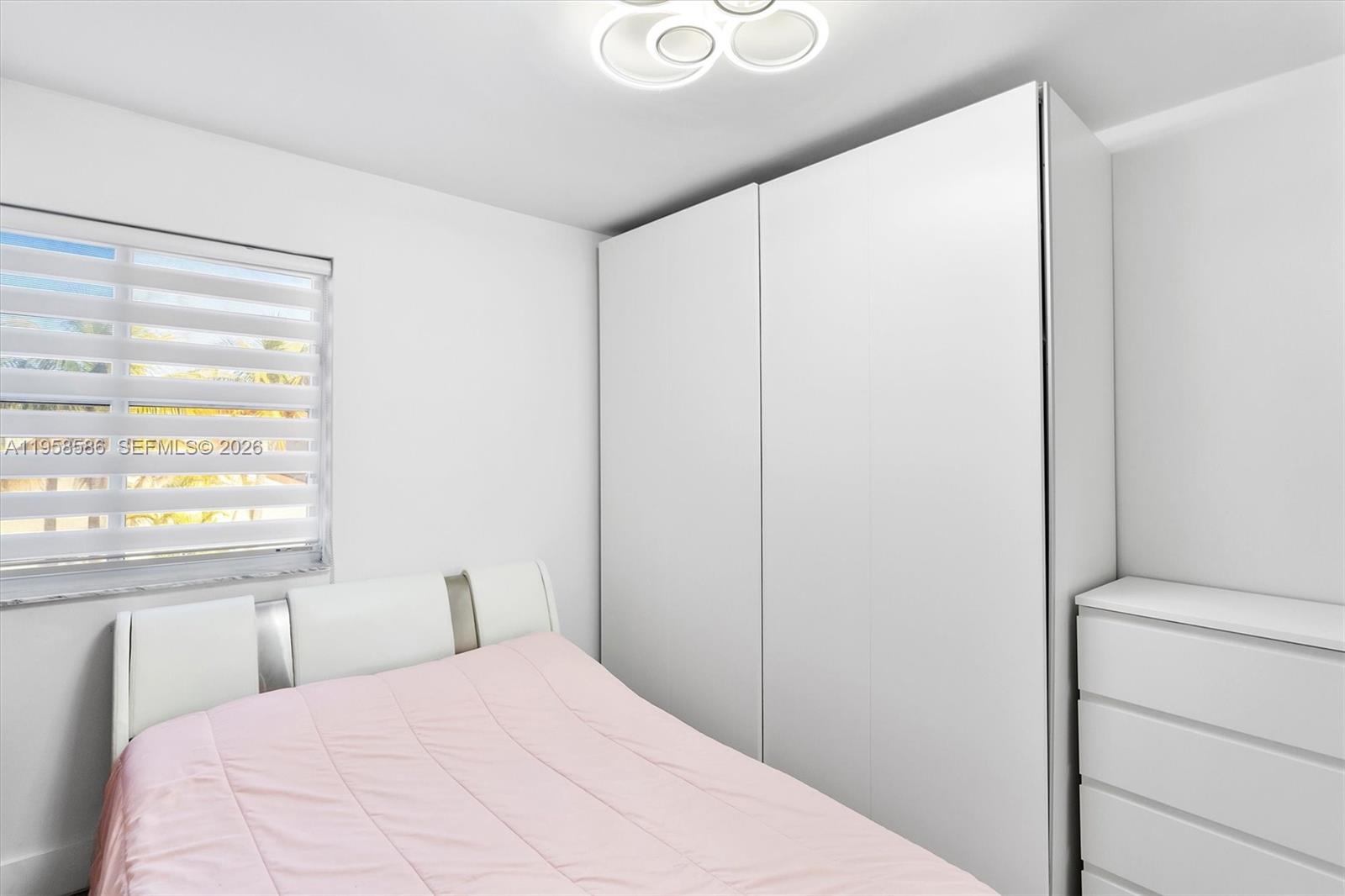 VILLAS AT BRISTOL PARK CO - Residential Lease