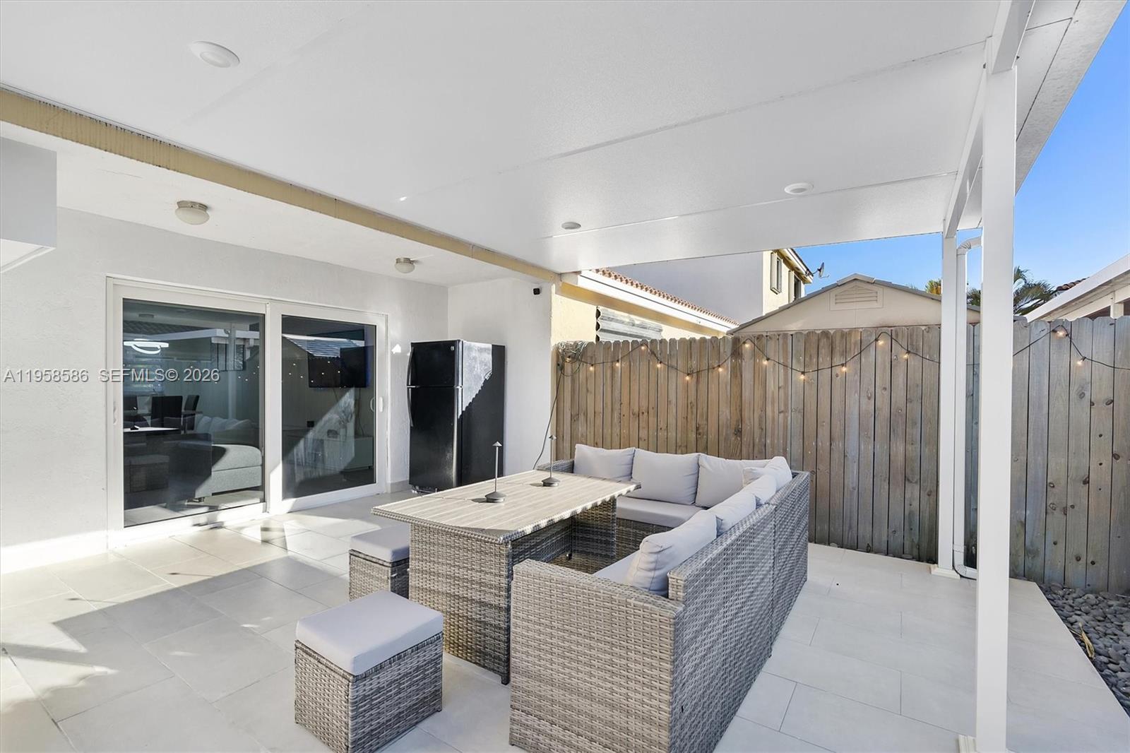 VILLAS AT BRISTOL PARK CO - Residential Lease