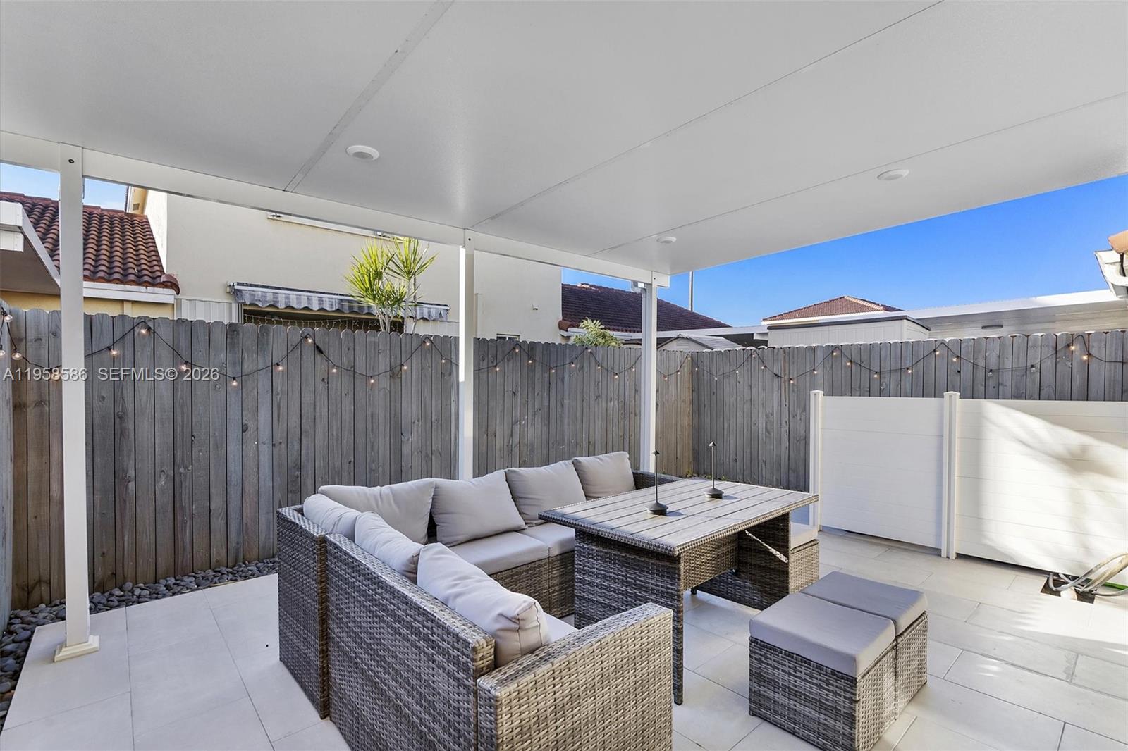 VILLAS AT BRISTOL PARK CO - Residential Lease