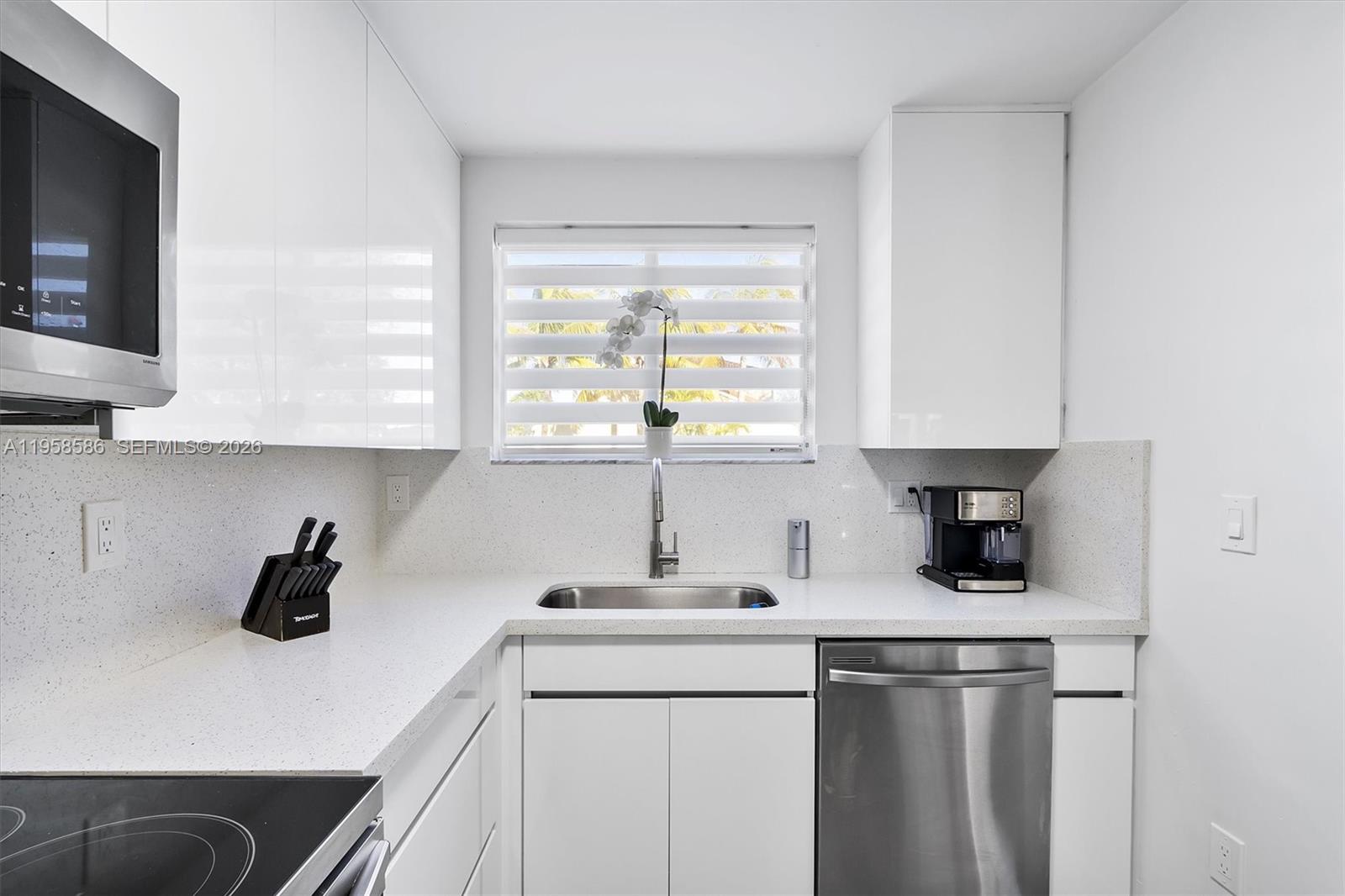 VILLAS AT BRISTOL PARK CO - Residential Lease