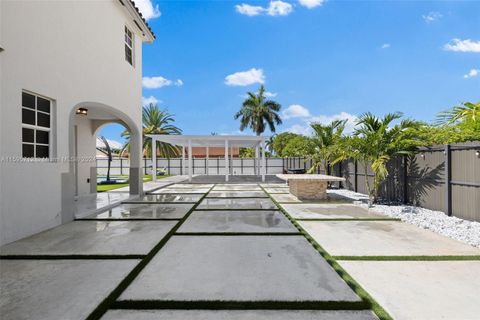 Single Family Residence in Miami FL 12980 203rd Ln 50.jpg