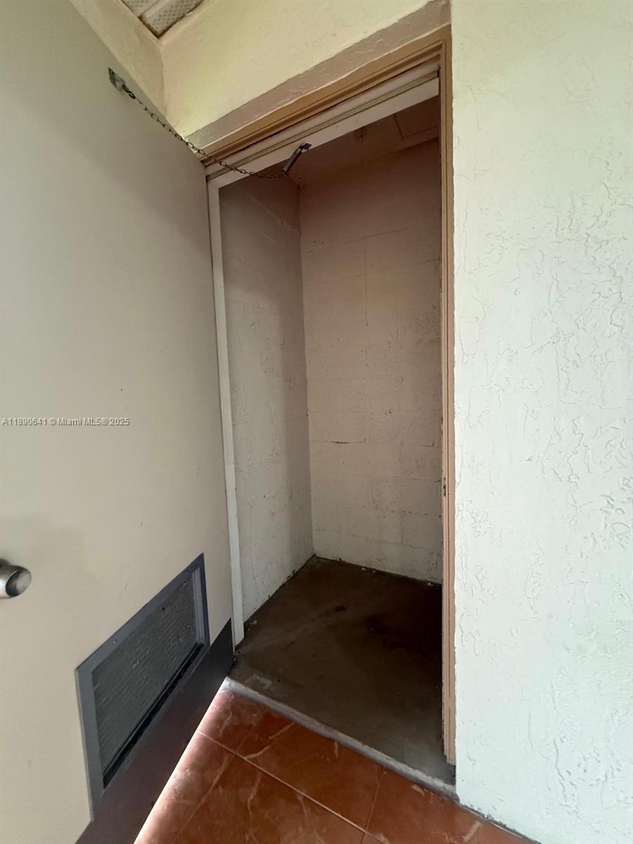 STERLING VILLAGES OF PALM - Residential Lease