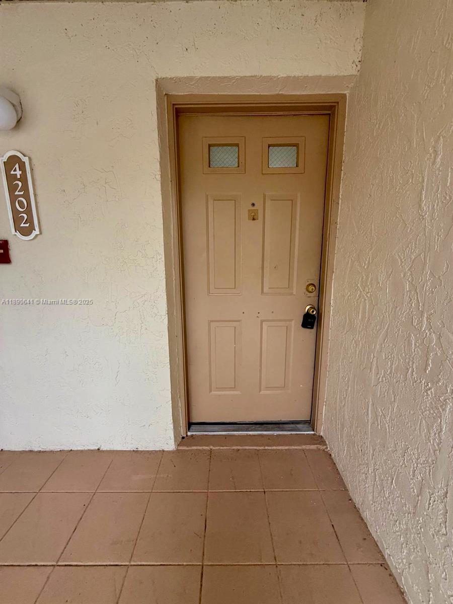 STERLING VILLAGES OF PALM - Residential Lease