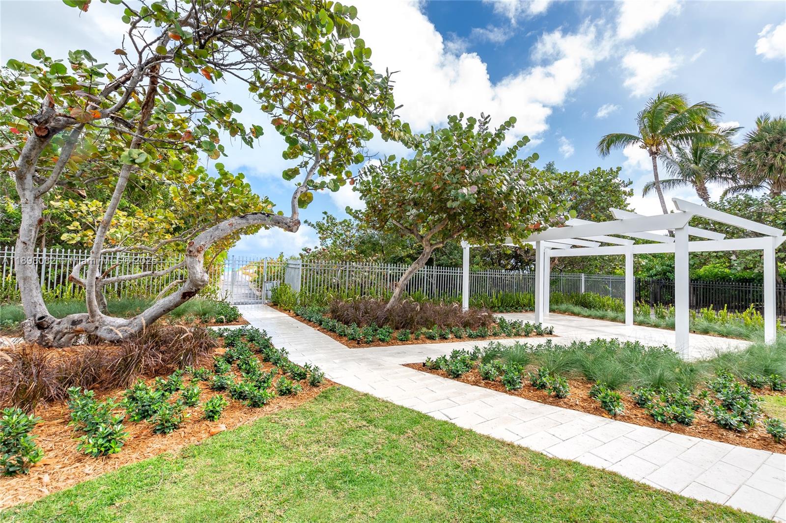 COMMODORE CLUB SOUTH COND - Residential Lease