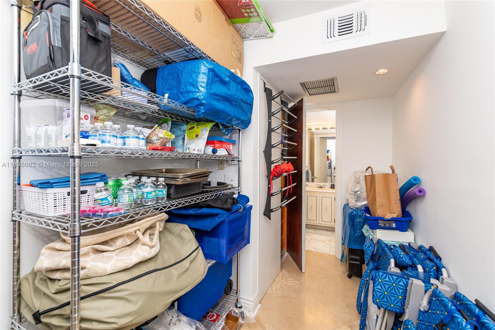 COMMODORE CLUB SOUTH COND - Residential Lease