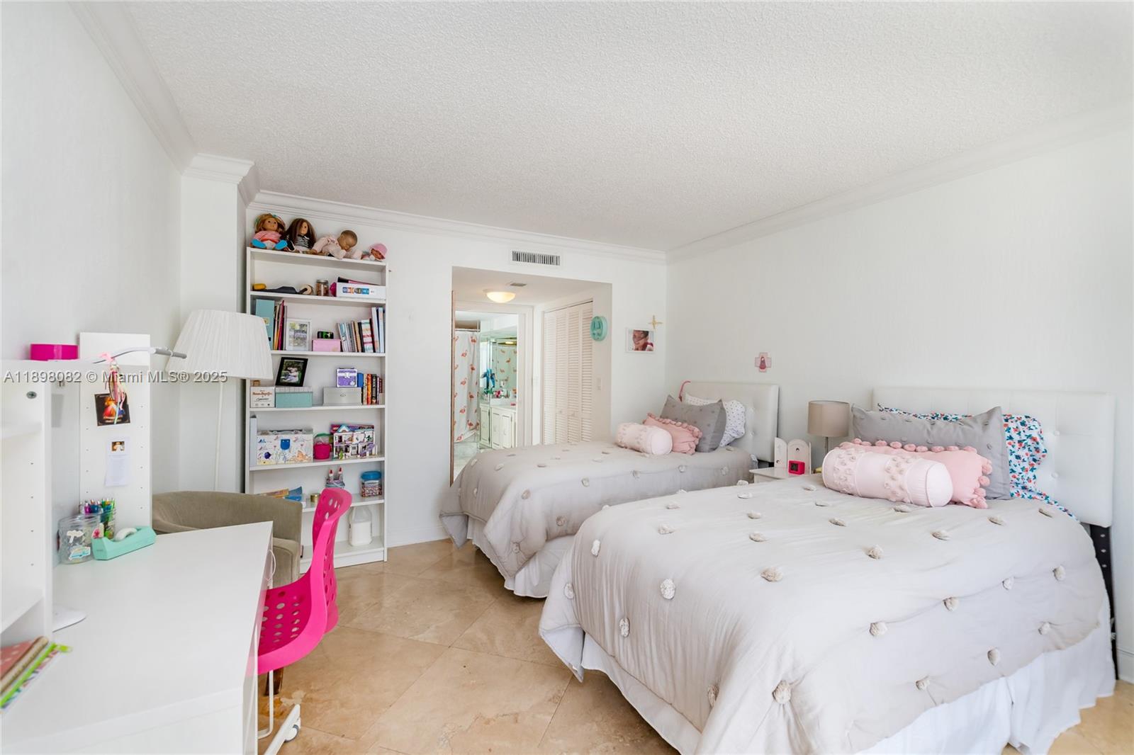 COMMODORE CLUB SOUTH COND - Residential Lease