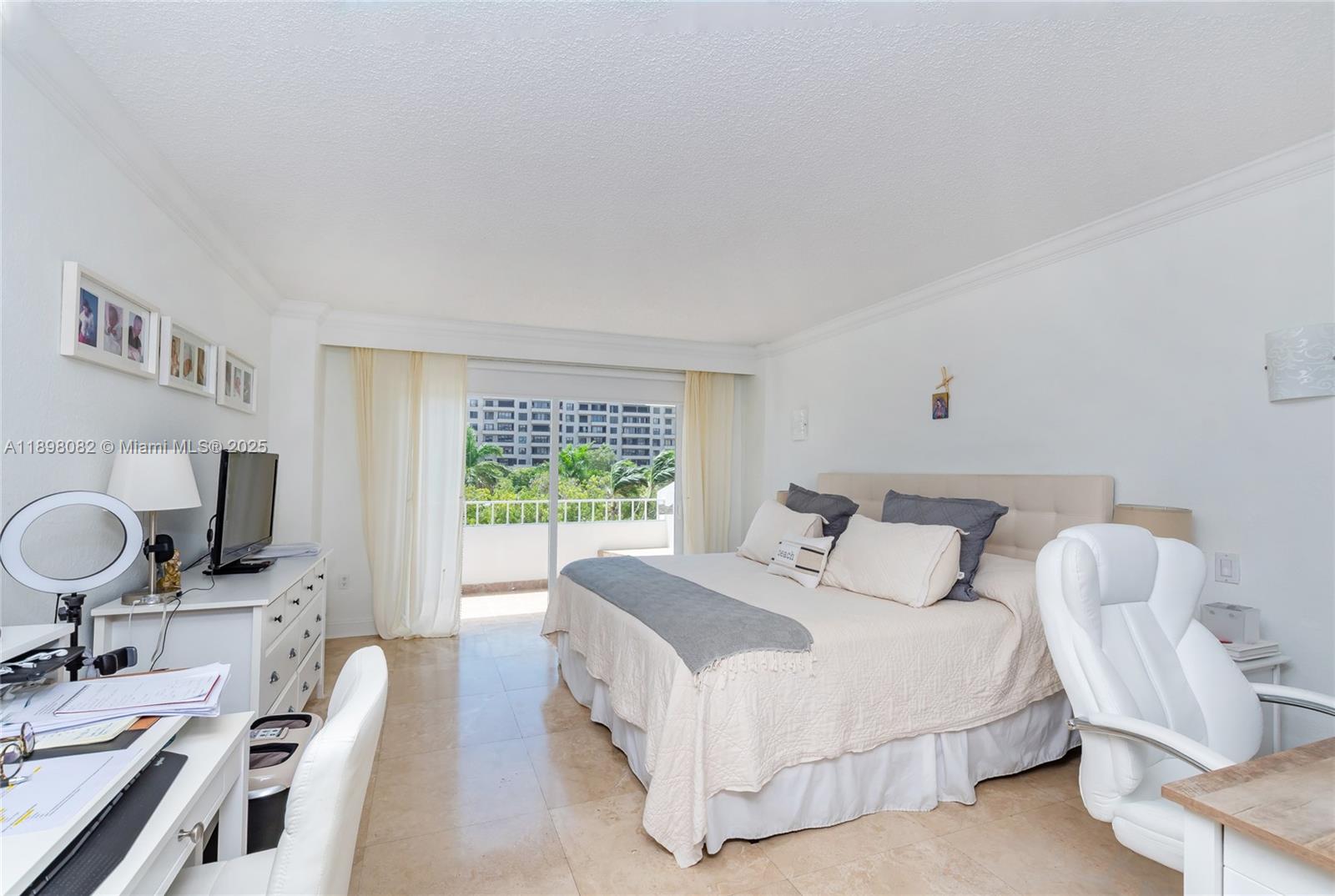 COMMODORE CLUB SOUTH COND - Residential Lease